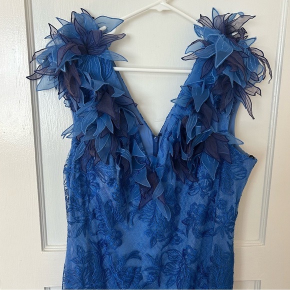 NWT Tadashi Shoji Liana Floral Embellished Elegant Blue Lace Gown Frilly Vneck - Picture 4 of 8